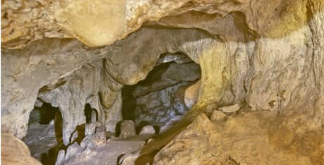 Formaciones de piedra en la Cueva de la Moneda