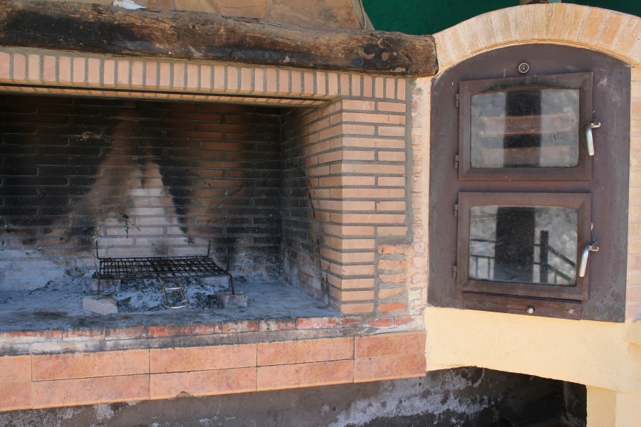 Barbacoa y horno de leÃ±a